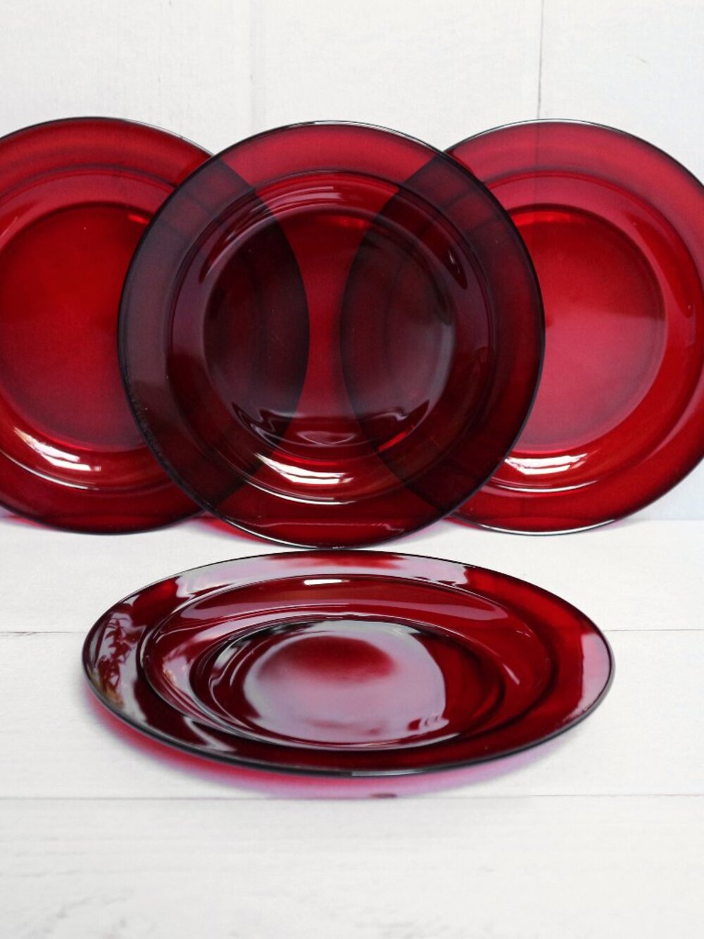 Arcoroc France Classique Ruby Salad / Dessert Plates Set of 4 Red Glass (7.5")